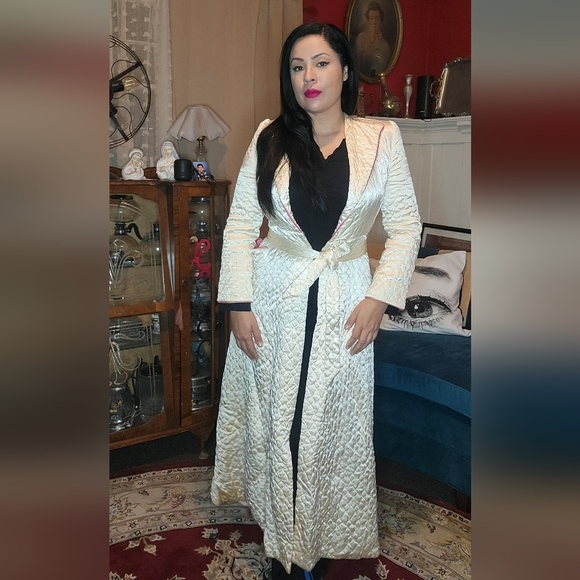 Vintage Quilted Robe - Picture 3 of 7